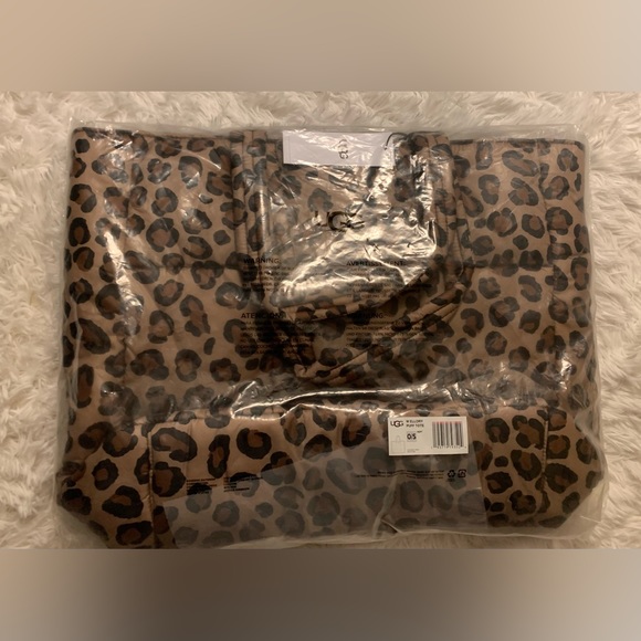 UGG Ellory Puff Tote Bag - Picture 2 of 5